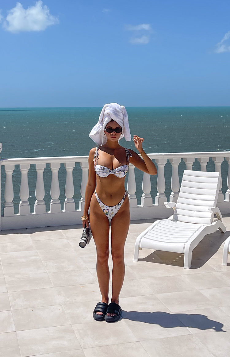 White Italia print high-cut V-front bikini bottoms with cheeky coverage