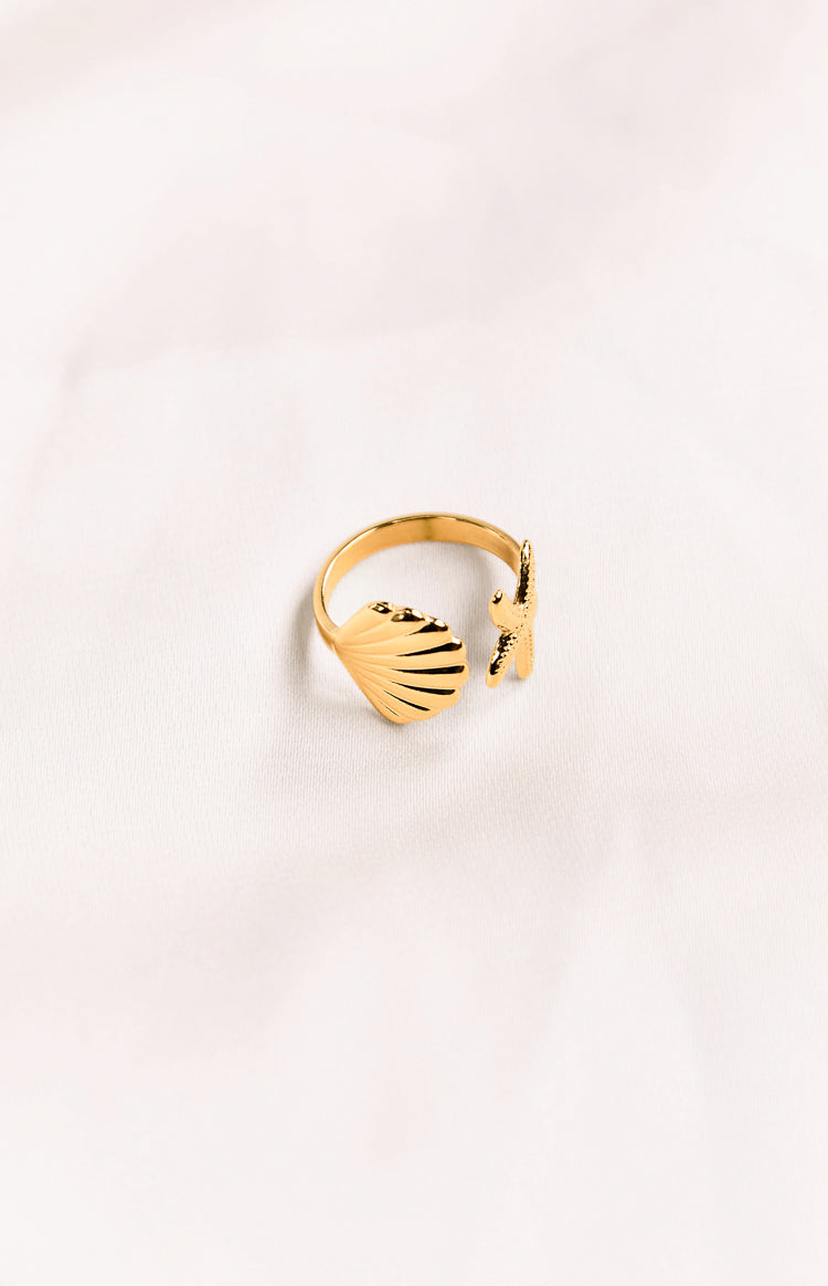 Aquaria Gold Seashell Ring Image