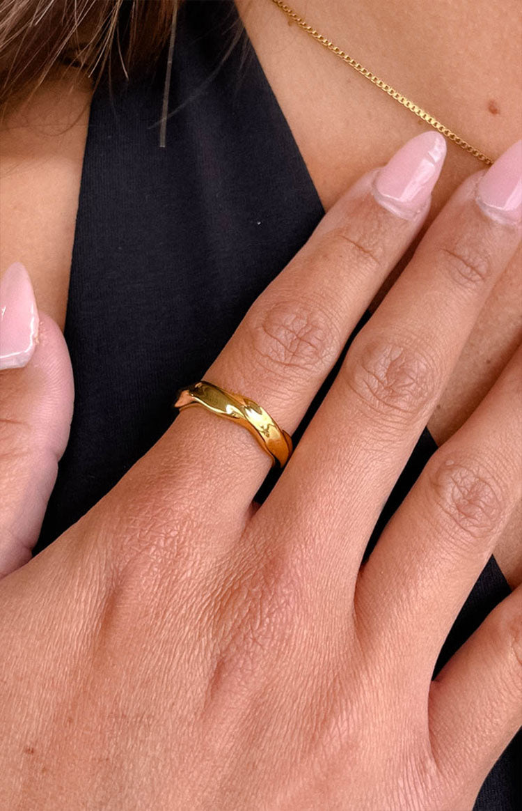 Edern Gold Wave Ring Image