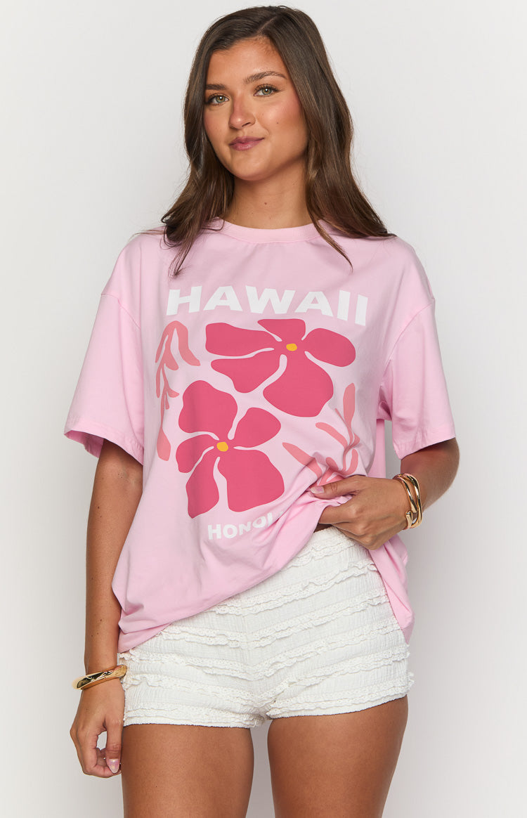 Light pink oversized tee with a white 'HAWAII' graphic and dark pink hibiscus flowers