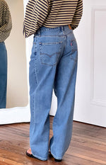 Levi's® Own it Stone Women's Baggy Dad Jeans Image