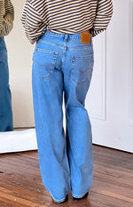 Levi's® Own it Stone Women's Baggy Dad Jeans Image